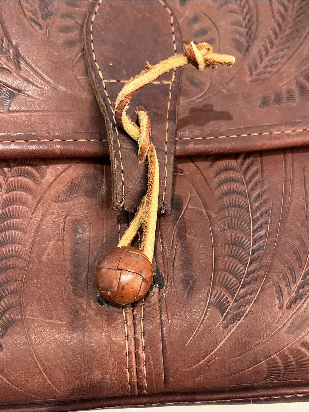 Vintage rich Brown Tooled Leather Briefcase. So nice! - Picture 10 of 10